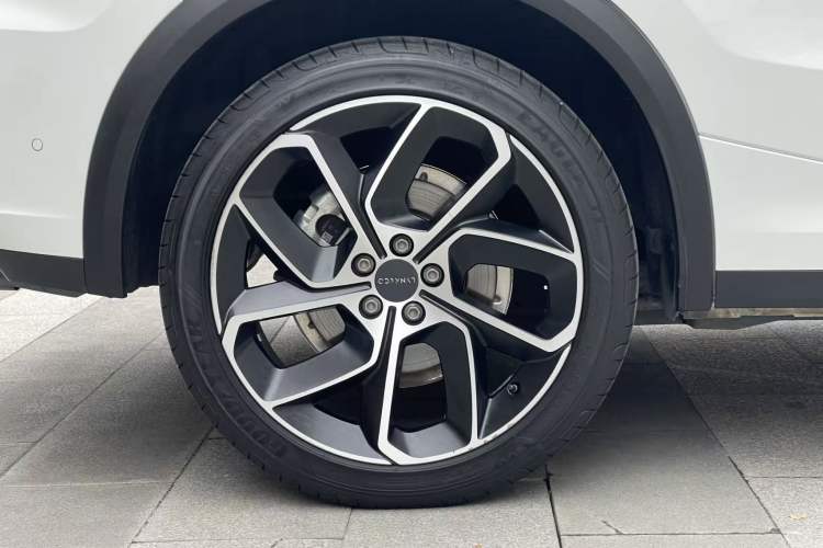 Used Lynk & Co 05 2020 2.0TD Two-Wheel Drive Shine Halo
