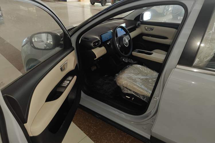 Used Wuling Bingo PLUS 2024 330 km Range Five-Seater Version
