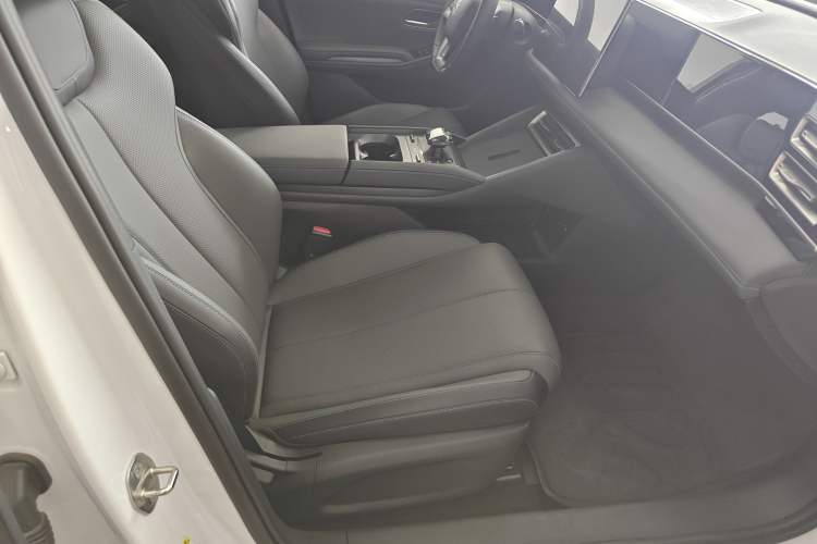 Used BYD Qin L 2025 DM-i Smart Drive 120KM Leading Model