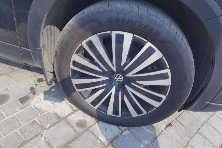 Used Volkswagen Tavendor 2023 330TSI Luxury Touring Edition