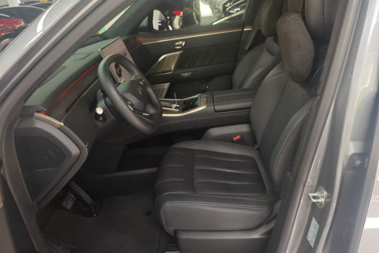 Used ONVO Luxeed L90 2025 Model—Ultra Six-Seater Version
