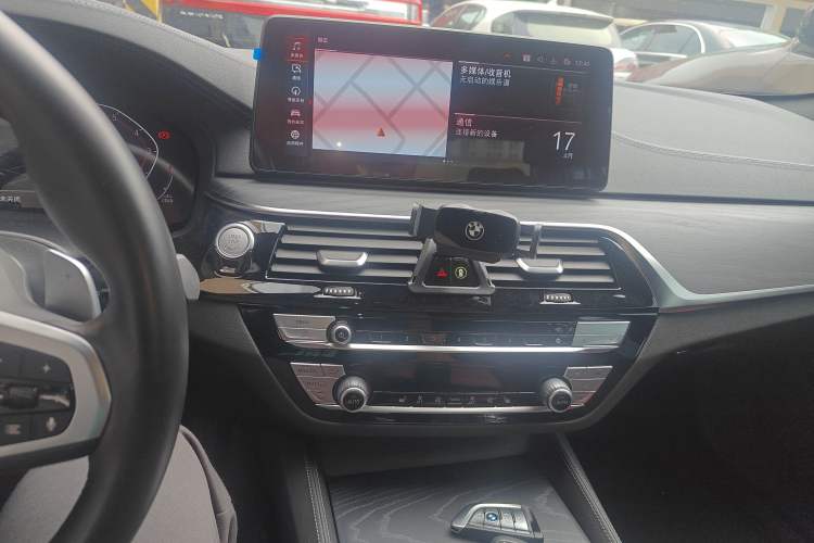 Used BMW 5 Series 2022 Restyled 530Li Leading Edition M Sport Package Audio And AC Panel