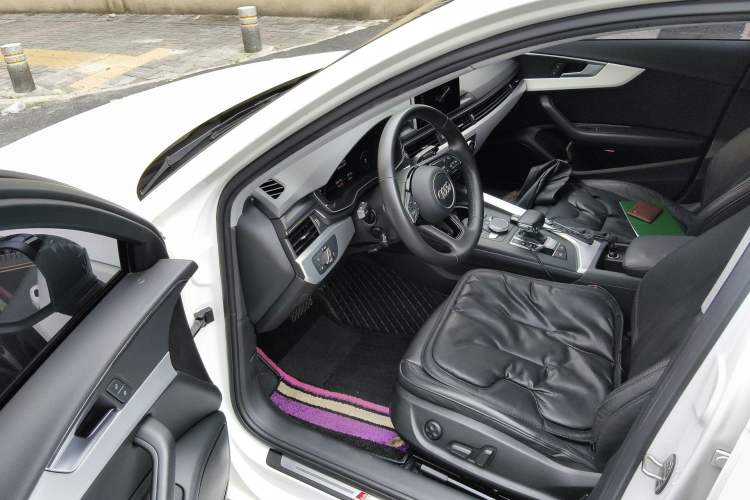 Used Audi A4L 2019 40 TFSI Fashion Edition China VI Emission Standard Driver Seat