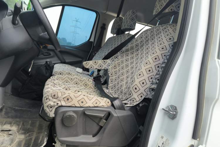 Used Ford Transit 2019 2.0T Diesel Multi-Purpose Commercial Vehicle Mid-Drive Mid-Roof 6-Seater China VI Standard
