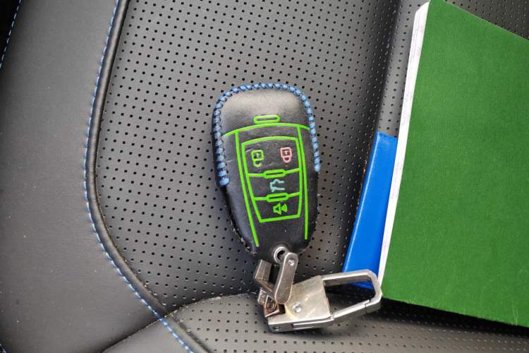 Used BAIC Off-Road BJ40 2019 2.3T Automatic Four-Wheel Drive Urban Hunter Edition Premium Model China VI Emission Standard
