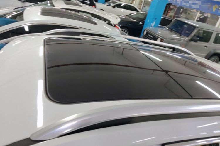 Used Roewe RX5 2016 20T Two-Wheel Drive Automatic Internet Smart Edition Roof