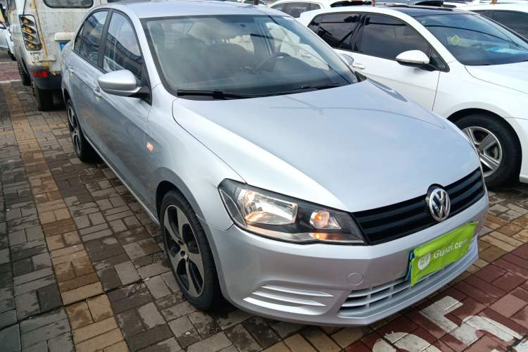 Used Volkswagen Jetta 2015 Zhuihui Edition 1.4L Manual Fashion Model Front Right 45 Deg