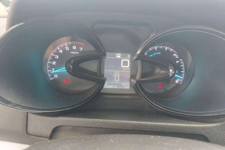 Used Dongfeng Aeolus AX7 2015 2.3L Automatic ZhiZun Version
