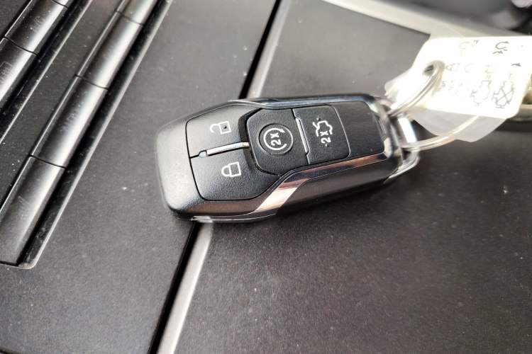 Used Lincoln MKX 2017 2.0T Two-Wheel Drive Deluxe Edition