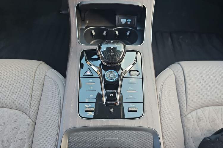 Used BYD Han 2025 DM-i Intelligent Driving Edition 125KM LiDAR Flagship Model