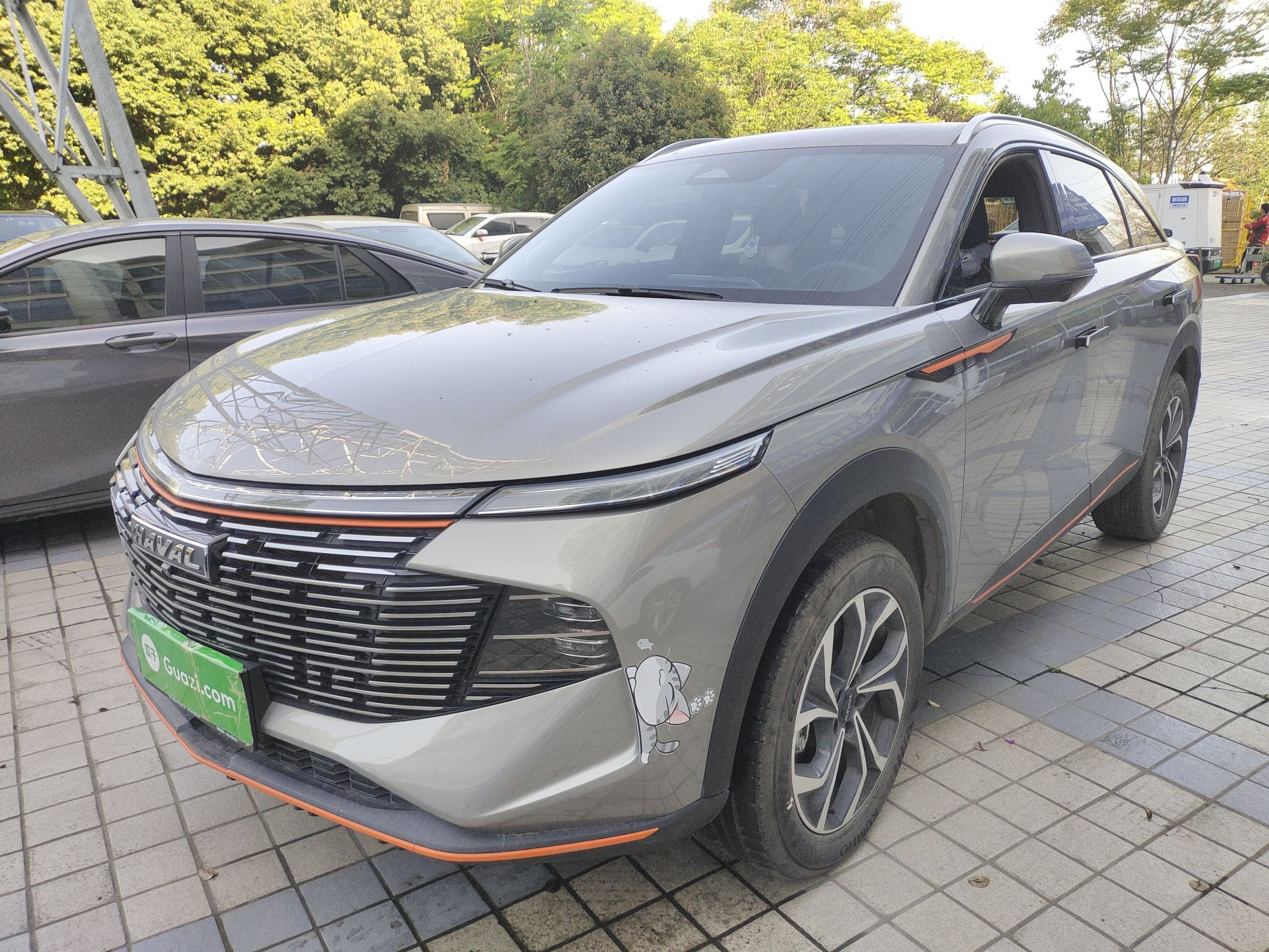 Под передней частью автомобиля