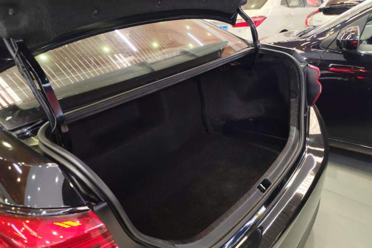 Used Toyota Levin 2016 Dual-Engine 1.8H GS E-CVT Elite Model with Sunroof
