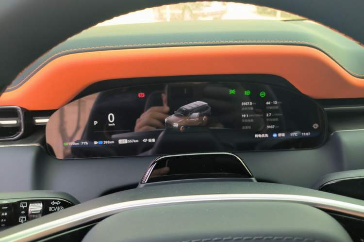 Used Zeekr 9X 2025 Moon Black Edition 70kWh
