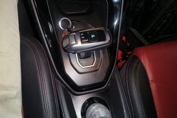 Used Haval H2s 2017 Blue Label 1.5T Dual-Clutch Luxury Model Gear Lever