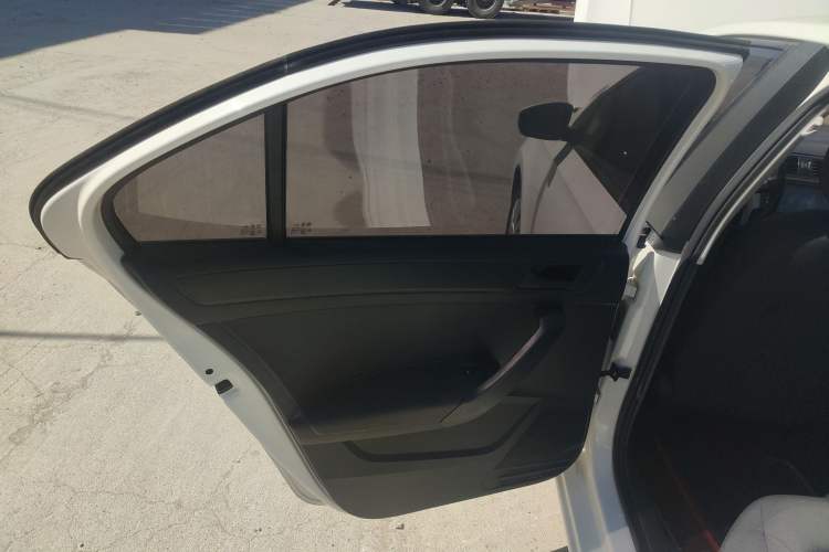 Used Volkswagen Santana 2016 1.6L Manual Fashion Edition
