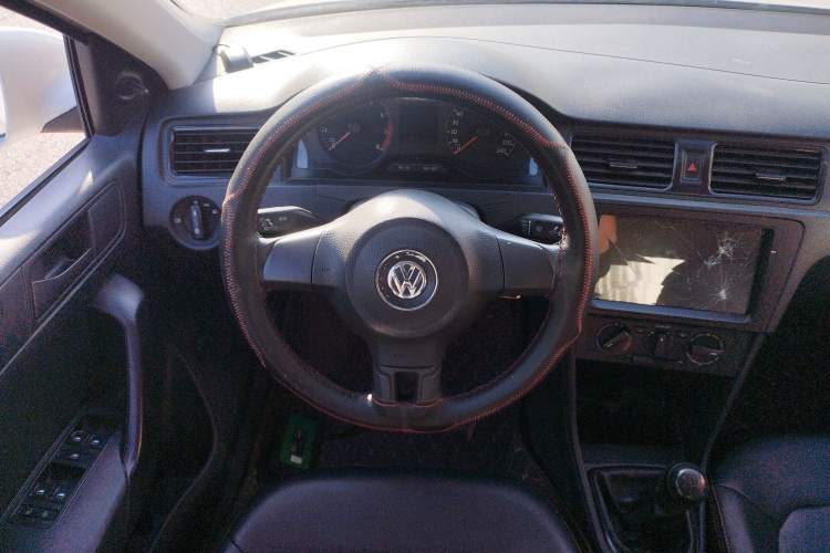 Used Volkswagen Santana 2015 1.6L Manual Fashion Edition Steering Wheel
