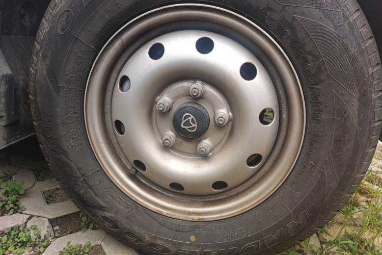 Used CHANGAN KAICHENG Ruixing M60 2023 1.6L CNG Comfort-Grade 6-Seater Passenger Vehicle
