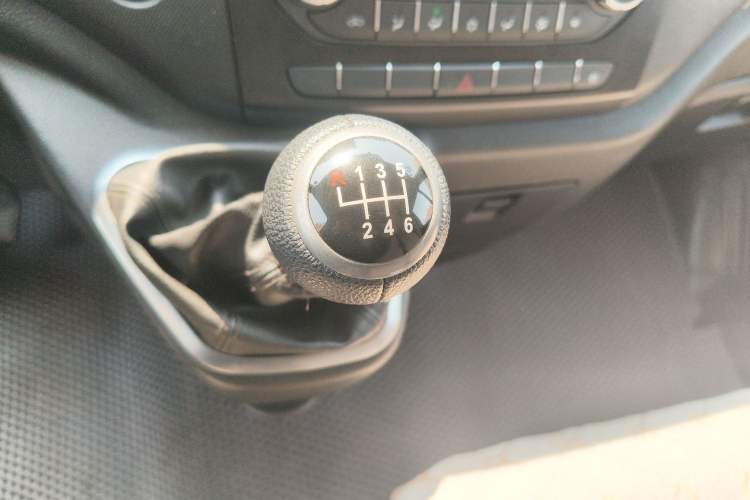 Used Foton Toano 2024 Tuyano Pro Van 2.0T Manual Rear-Drive Long Wheelbase Mid-Roof Design Single Rear Tire 3-Seater