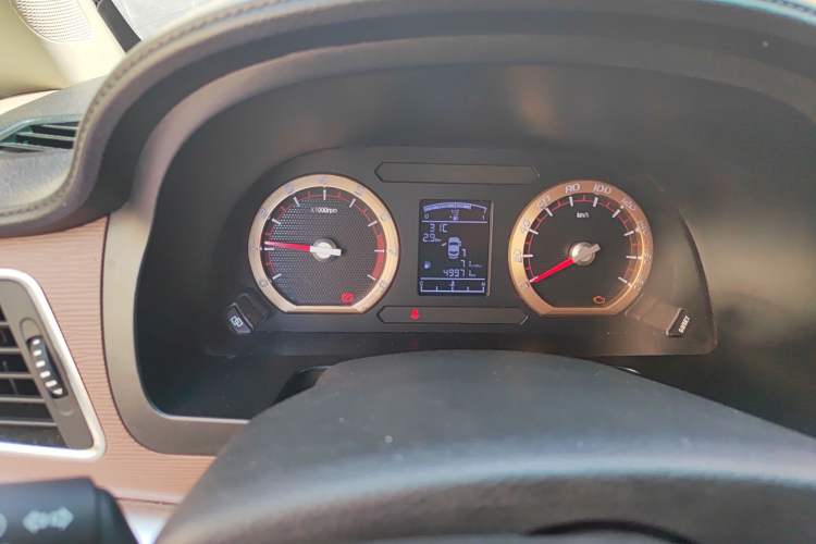 Used FORTHING Lingzhi 2019 M5L 1.6L 7-Seater Luxury Model China VI Standard