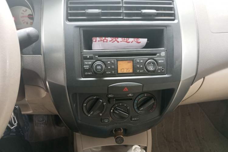 Used Nissan Livina 2010 Jingyue Edition 1.6L Manual All-Around Model