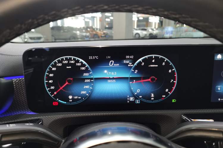 Used Mercedes-Benz A-Class 2022 Revised Version A 200 L Sport Sedan Fashionable Style
