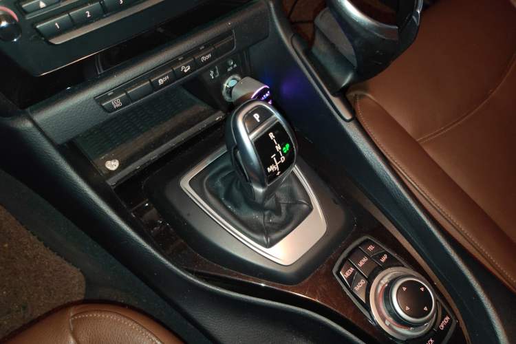 Used BMW X1 2012 xDrive20i Gear Lever