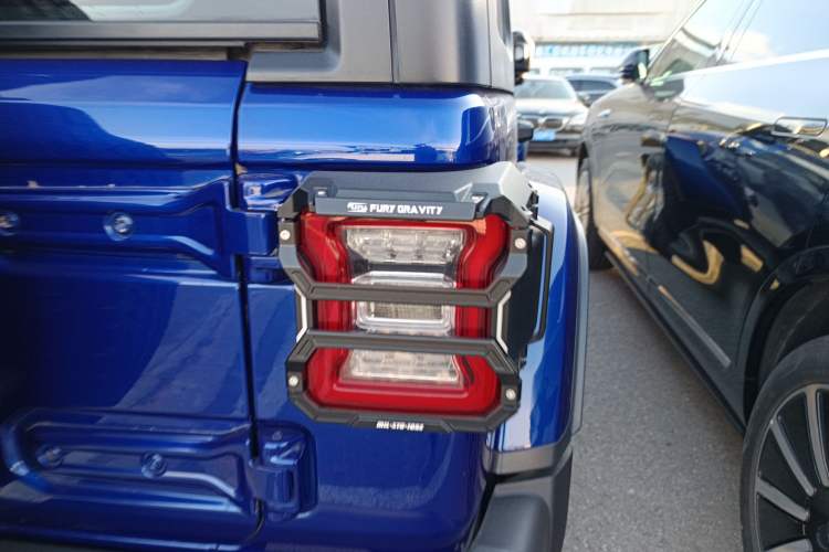 Used Jeep Wrangler 2019 2.0T Sahara Four-Door Version China VI Emission Standard
