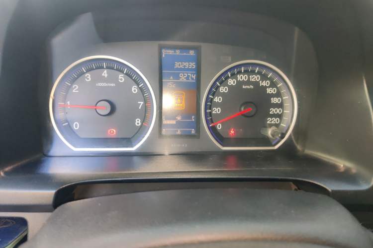 Used Honda CR-V 2010 2.0L manual two-wheel drive urban version Odometer Close Up