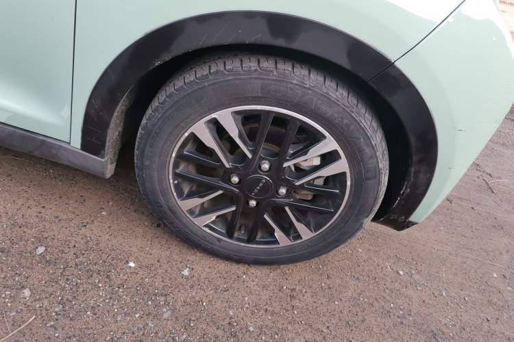 Used Chery Little Ant 2022 Updated Version Sweet Pink Edition Full-Sugar Version 55kW 408km Range (Triple-Lithium Battery) Right Front Wheel Hub