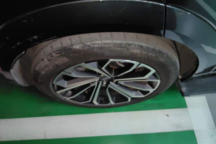 Used Lynk & Co 09 EM-P 2024 2.0TD EM-P Four-Wheel Drive ULTRA Six-Seater
