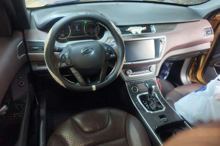 Used Land X7 2015 2.0T Panoramic Prestige Edition Center Console