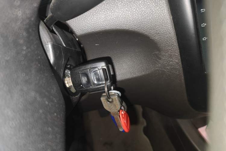 Used Wuling Rongguang V 2018 1.5L Standard Version Vehicle Key