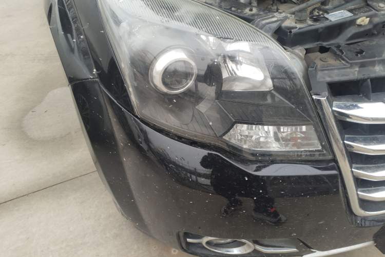 Used Haval H5 Classic 2015 2.0T Manual Two-Wheel Drive Advanced Version Right Front Headlight