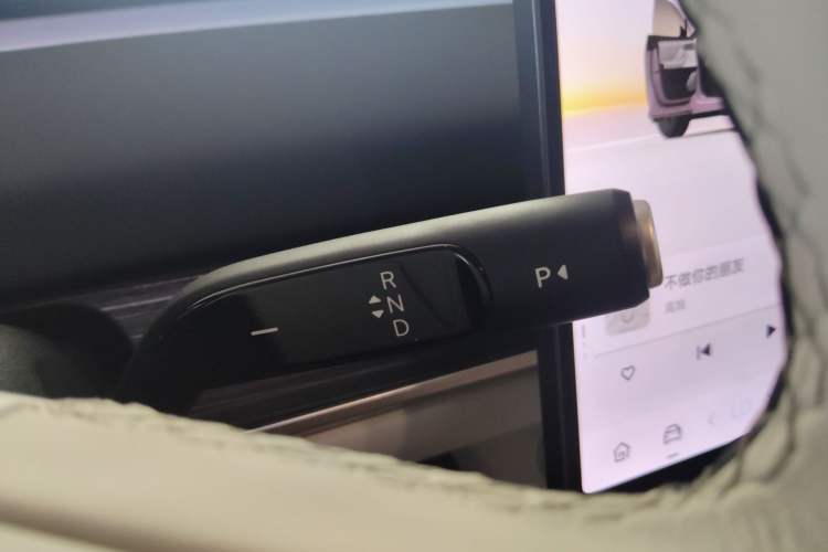 Used ONVO L60 2024 60 kWh Rear-Drive Version Gear Lever