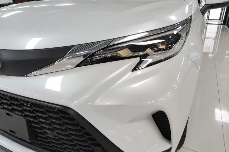 Used Toyota Granvia 2024 2.5L Hybrid Comfort Edition
