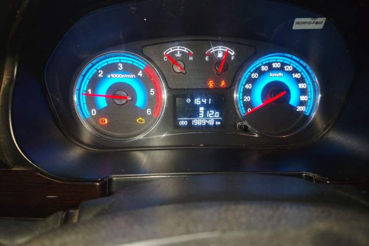 Used Dongfeng Fengon 360 2015 1.3T Diesel Manual Luxury 7-Seater
