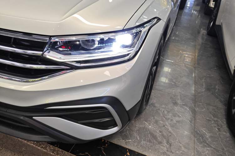 Used Volkswagen Tiguan L 2023 330TSI Automatic Two-Wheel Drive Smart Edition
