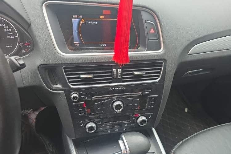 Used Audi Q5 2017 Plus 40 TFSI Technology Model Audio And AC Panel