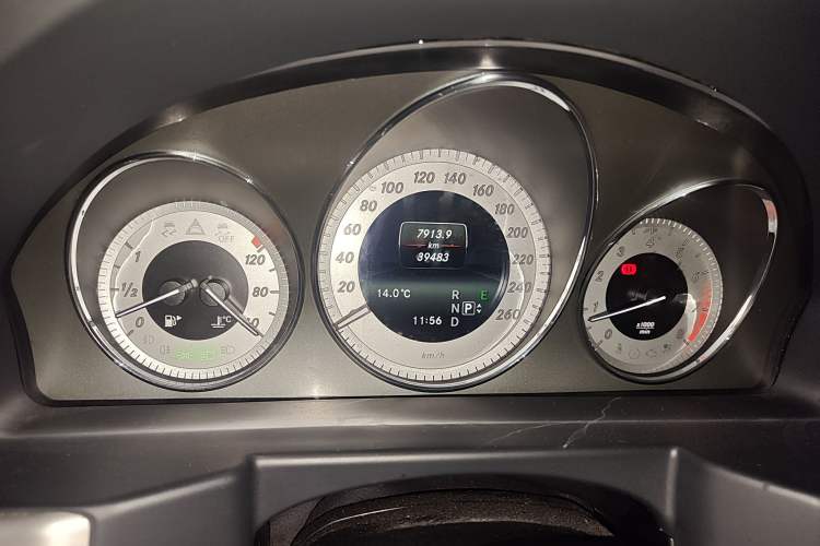 Used Mercedes-Benz GLK-Class 2013 GLK 300 4MATIC Dynamic Sunroof Model
