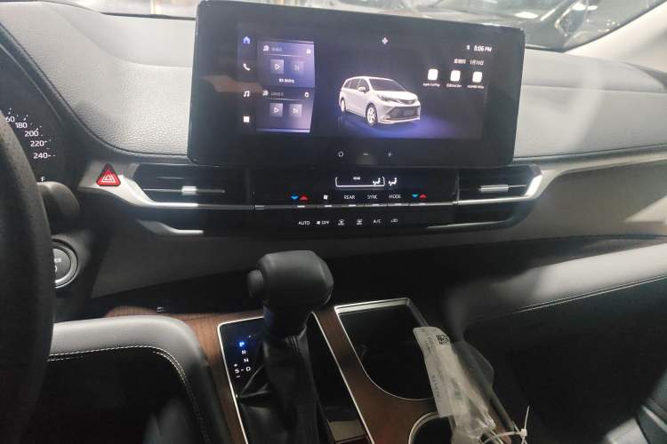 Used Toyota Sienna 2026 Model 2.5L Dual-Engine Two-Wheel-Drive Comfort Edition
