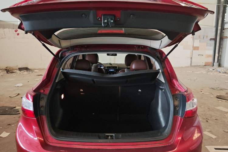 Used Nissan Tiida 2016 1.6L CVT Cool Dynamic Edition
