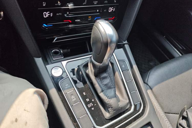 Used Volkswagen FAW-Volkswagen CC 2020 330TSI Glamour Edition China VI Standard Gear Lever