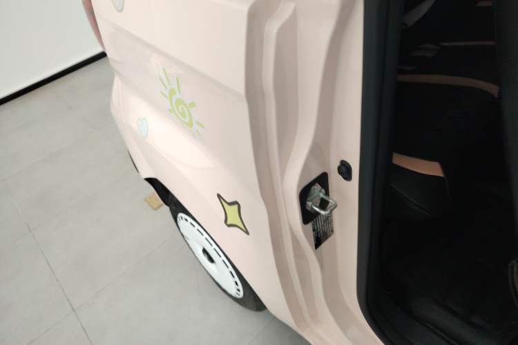 Used Chery QQ Ice Cream 2022 170km Sundae Phosphate Lithium-Ion