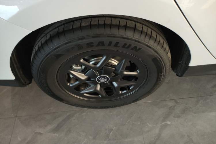 Used BYD Qin PLUS 2025 DM-i Smart Drive 55KM Leading Model Right Rear Wheel Hub