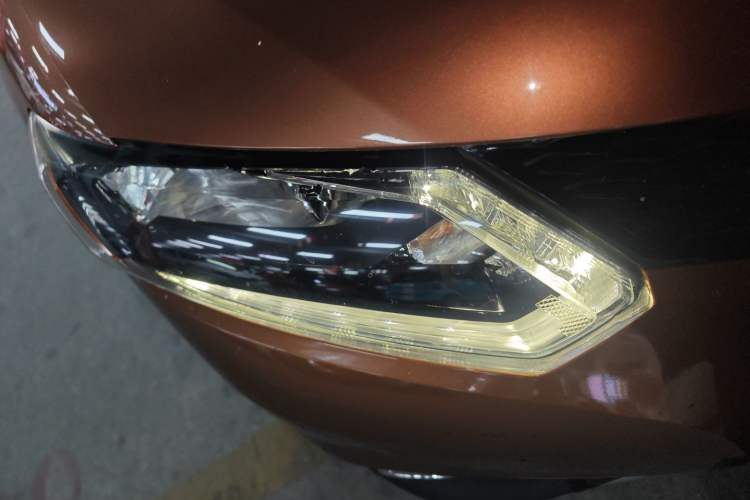 Used Nissan X-Trail 2014 2.5L CVT Leading Edition 4WD Right Front Headlight