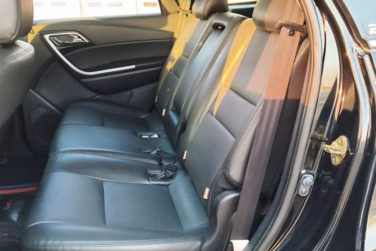 Used JMC Yusheng S350 2013 2.4T Manual Two-Wheel Drive Diesel Ultra-Luxury 5-Seater