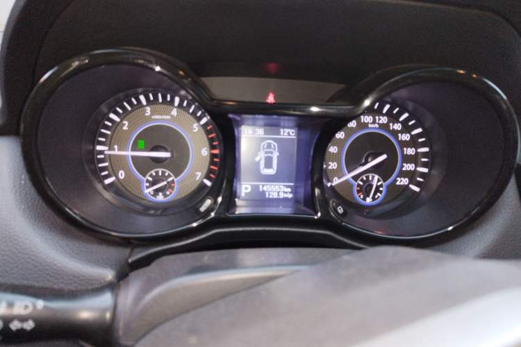 Used JMC Yusheng S350 2016 2.0T Automatic All-Wheel Drive Gasoline Ultra-Luxury 5-Seater
