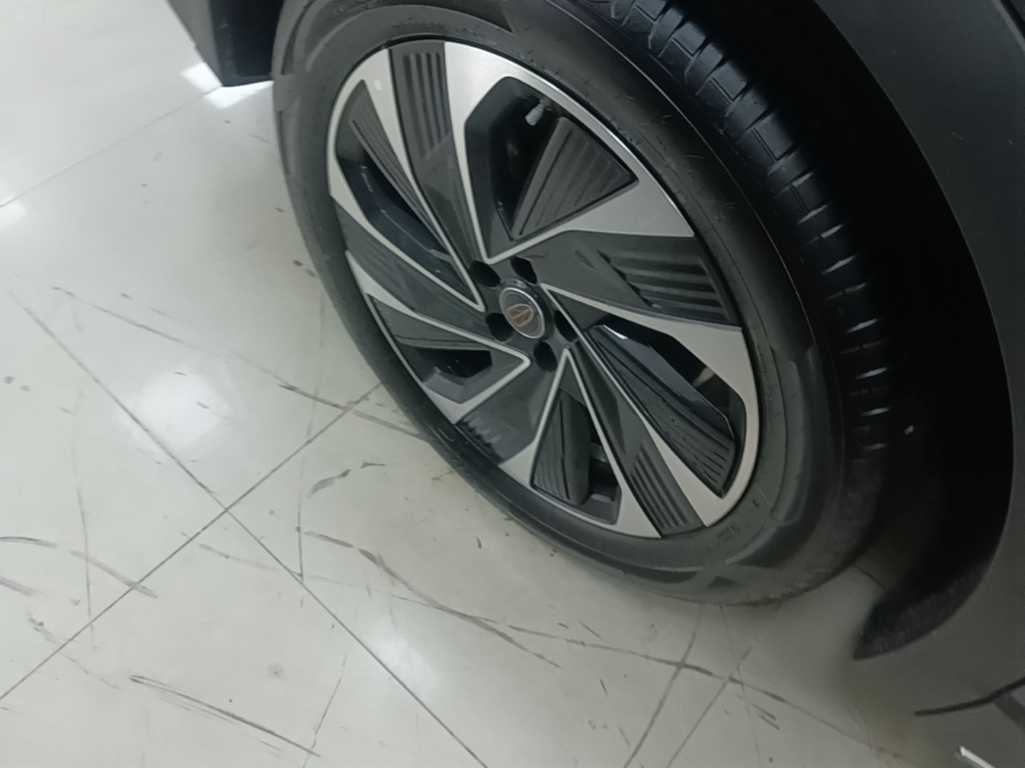 Hongqi HS7 PHEV 2025 Model 2.0T PHEV Two-Wheel Drive Qi Xiang Edition 6-Seater — снимка 11