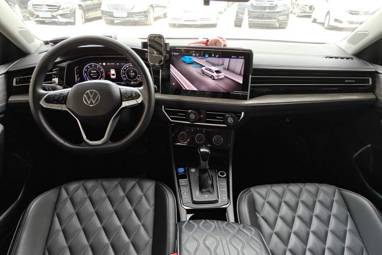 Used Volkswagen Sagitar 2023 300TSI DSG Excellence Edition Center Console