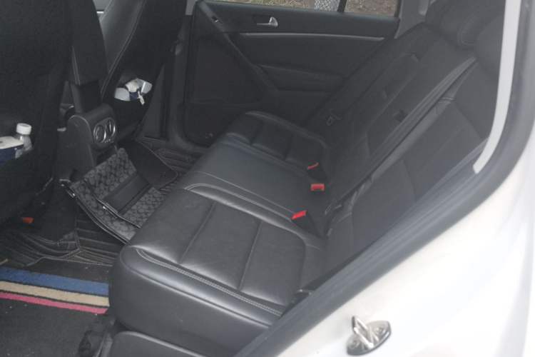 Used Volkswagen Tiguan 2016 280TSI Automatic Two-Wheel Drive Silk Road Comfort Edition Left Rear Seat